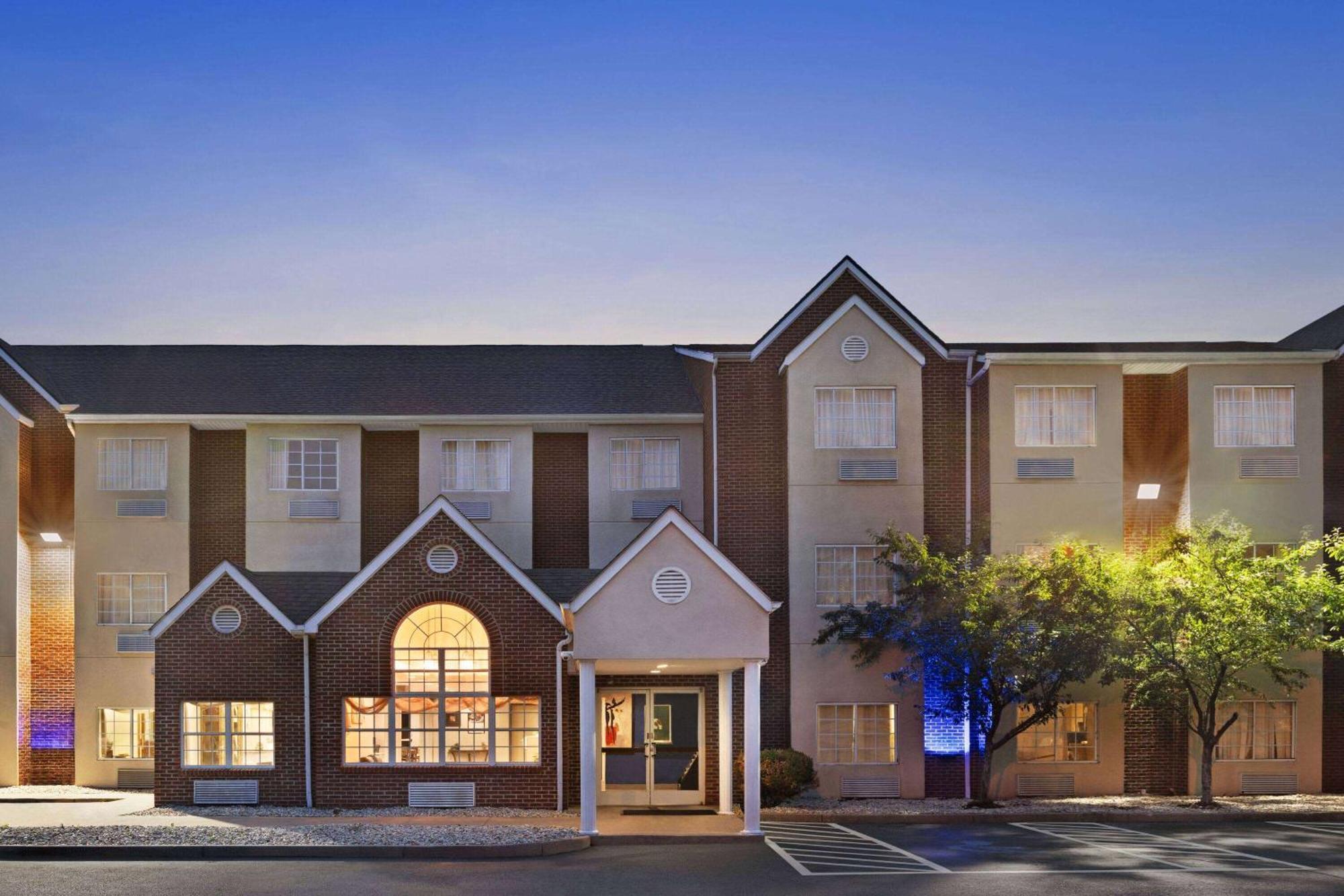 Microtel Inn & Suites By Wyndham Florence/Cincinnati Airpo Exterior foto